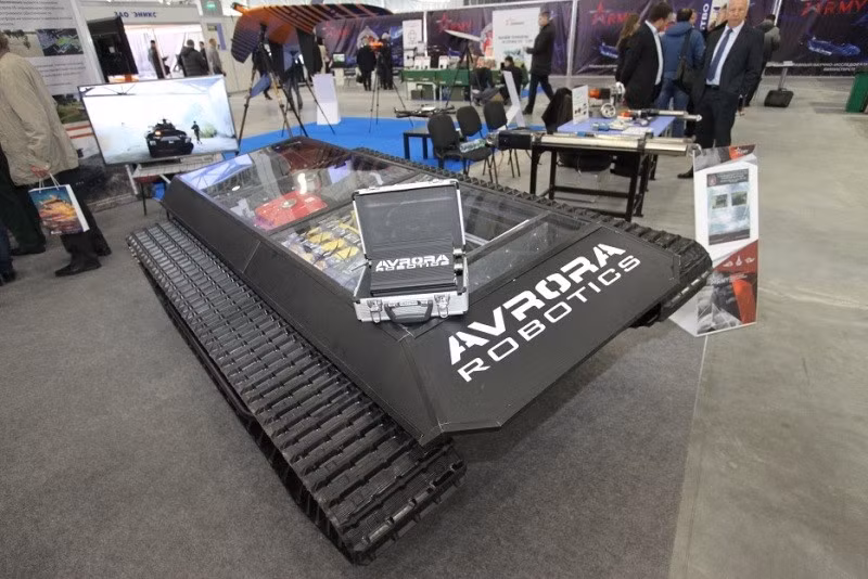 Robot vận tải Mars 800 được chế tạo cho nhiệm vụ mang vác các thiết bị nặng cho binh lính. Đây là một thiết kế module có thể cấu hình cho nhiều nhiệm vụ khác nhau. Ảnh: Arms Expo
