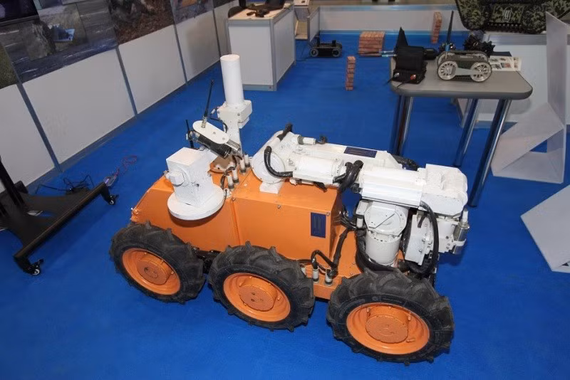 Robot trinh sát RTK-05 được sử dụng trong môi trường bức xạ cao. Nó được sử dụng để phát hiện bức xạ sinh hóa học hoặc nghiên cứu các khu vực bị tấn công bằng vũ khí hủy diệt hàng loạt. Ảnh: Arms Expo