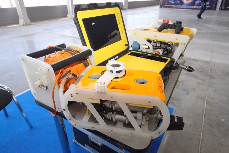 Bộ thiết bị điều khiển từ xa sử dụng phương tiện không người lái dưới nước. Ảnh: Arms Expo