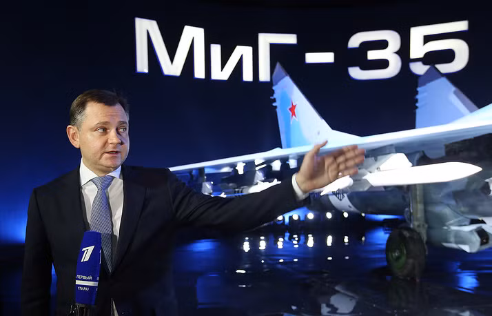 Phát biểu với báo chí trong buổi lễ, tư lệnh Không quân-vũ trụ Nga Victor Bondarev nói rằng: “Tất cả tiêm kích hạng nhẹ của không quân Nga sẽ được thay thế bởi MiG-35. Trong thời gian ngắn, chúng tôi sẽ thay thế dần tất cả các máy bay tiêm kích hạng nhẹ sang loại này”. Nguồn ảnh: Tass