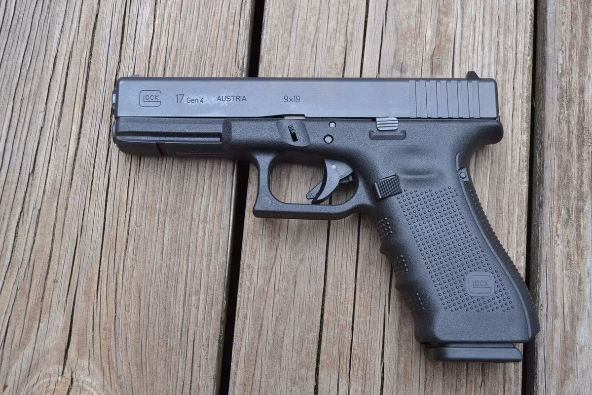 Trong gói thầu cung cấp súng ngắn cho quân Mỹ, hãng Glock Inc., mang tới hai mẫu súng, mẫu Glock 17. Nguồn ảnh: youtobe