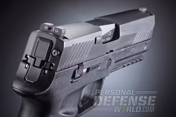 Được biết thỏa thuận kéo dài 10 năm này yêu cầu Sig Sauer cung cấp cho lục quân 2 phiên bản cỡ lớn và cỡ nhỏ của súng P320. Nguồn ảnh: Personaldefenseworld