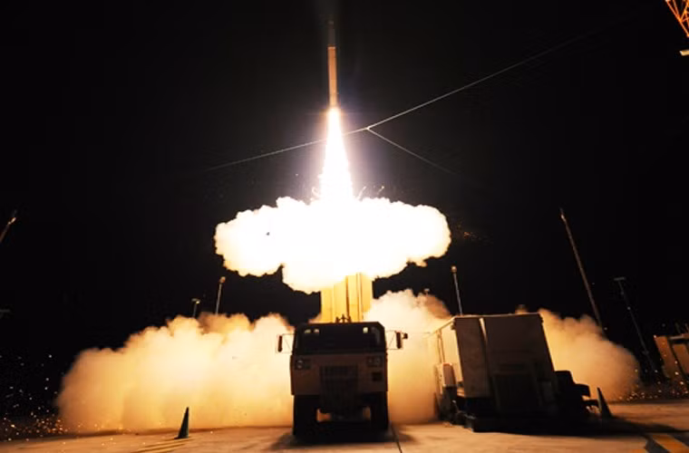 Đối với các loại radar và hệ thống phòng không có thể phát hiện máy bay tàng hình. Radar của THAAD có thể phát hiện mục tiêu với EPR 0.005 m² ở khoảng cách 270 km. Như vậy với mục tiêu EPR 0.0001 m² (F-22 radar THAAD có thể phát hiện ở khoảng cách 102 km. Nguồn ảnh: Kiến thức