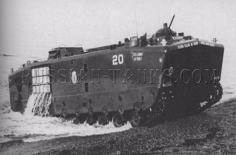 Ngoài ra, vì là một phương tiện đổ bộ nên LVTP-5 có vỏ thép không thực sự tốt, nó dễ dàng bị bắn hạ bởi những khẩu súng phóng lựu chống tăng RPG-7 hay súng máy hạng nặng vốn dĩ được trang bị rất nhiều trong lực lượng quân giải phóng. Chính điều này đã khiến LVTP-5 sớm bị loại thải trên chiến trường Việt Nam. Nguồn ảnh: Youtube.