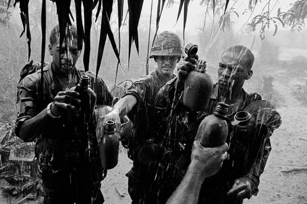 Mưa nhiệt đới với những cơn lũ quét bất ngờ đổ xuống từ thượng nguồn cũng là nguyên nhân thiệt mạng của khá nhiều binh lính Mỹ trên chiến trường Việt Nam. Nguồn ảnh: Emaze.