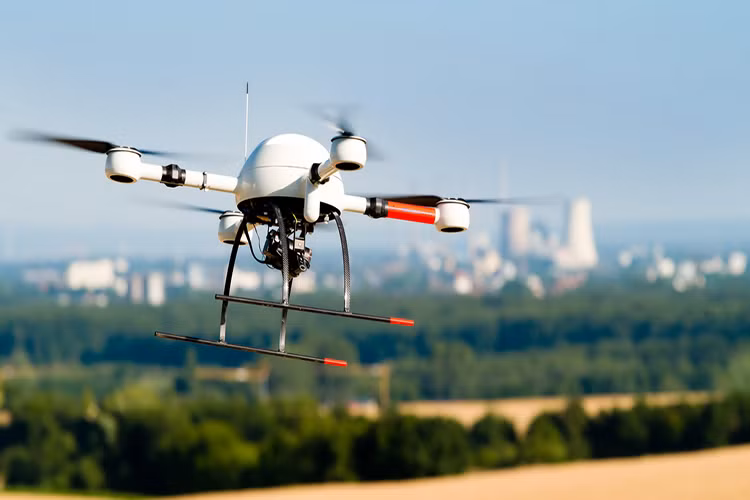 Máy bay không người lái mini MD4-1000: đây là máy bay không người lái được Việt Nam mua của Đức, có khả năng chụp được các loại ảnh có độ phân giải cao sau đó dùng phần mềm xử lý ảnh chuyên nghiệp là Intergraph và Strabo để xử lý tiếp, cuối cùng sẽ có được bản đồ tác chiến 3D độ nét cao. Nguồn ảnh: belucky.com.