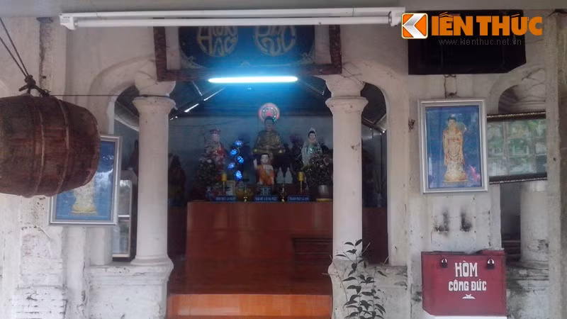 Một số tượng Phật tại gian thờ cũ. Năm 1716, Chúa Nguyễn Phúc Chu ghé thăm chùa và đổi tên thành Kính Thiên Tự. Ảnh: PVHTT huyện Lệ Thủy