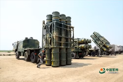 To tuong ten lua HQ-16 Trung Quoc ban duoc ca bom