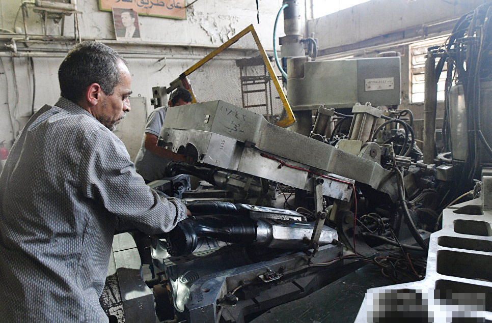 Nhà máy sản xuất ủng cao su ở huyện Bab al-Sharqi. (Nguồn ảnh RI)