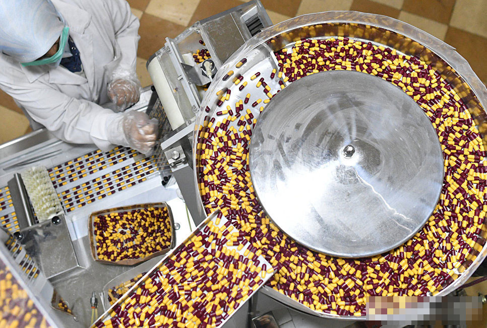 Dây chuyền sản xuất tại nhà máy dược phẩm ở huyện quận Bab al-Sharqi. Đảm bảo thuốc men cho các chiến sĩ chiến đấu chống khủng bố là điều cần thiết.