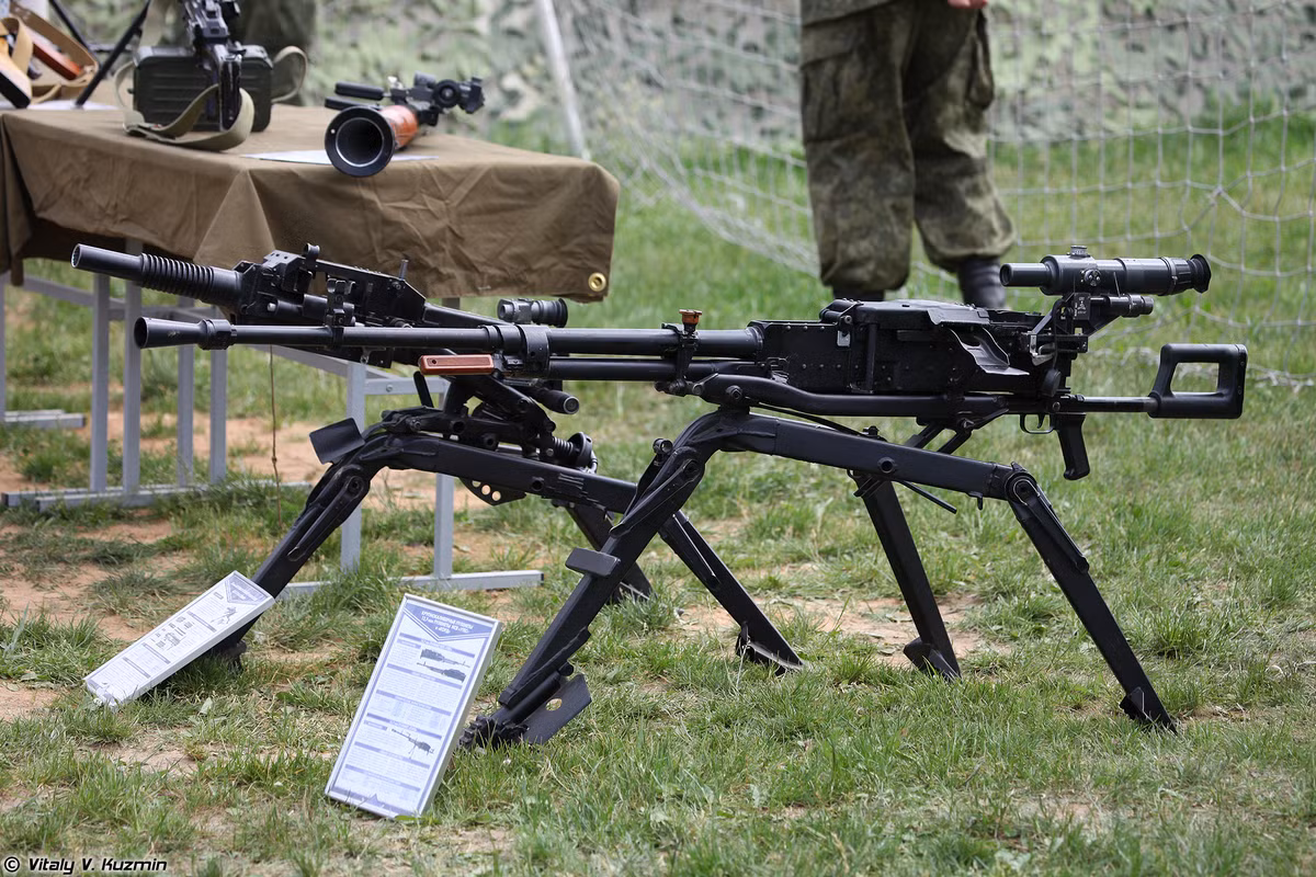 Súng sử dụng loại đạn 12,7 x 108mm. Hiện nay súng được sử dụng trong quân đội gần 50 quốc gia, biến chúng thành một trong những khẩu súng máy hạng nặng phổ biến nhất thế giới. Tại Việt Nam súng được trang bị trên tàu chiến, xe tăng T54/55 cải tiến, xe bọc thép M113 cải tiến và các xuồng cao tốc... Nguồn ảnh: Armament