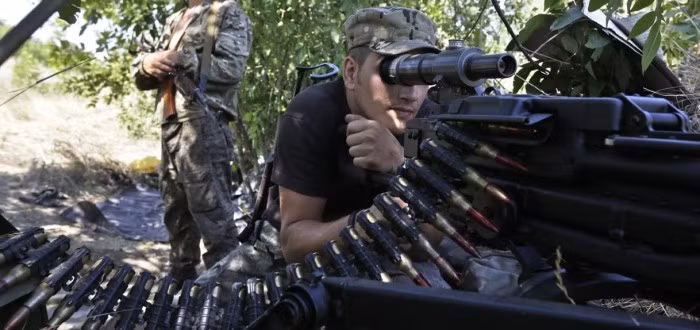 Phiên bản thông thường có thể trang bị kính ngắm quang học cho khả năng tác xạ một cách chính xác hơn. Nguồn ảnh: Armament Research Services