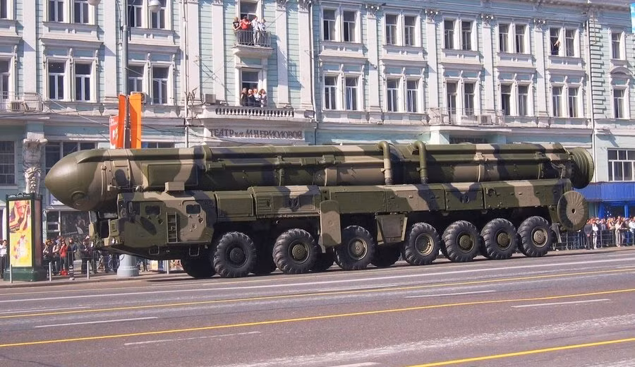 Tầm bắn tối đa của loại tên lửa ngày lên tới 10.000 km với độ lệch mục tiêu đồng tâm nằm trong khoảng từ 200-900 mét. Độ sai lệch này hoàn toàn không có nghĩa lý gì với một quả tên lửa mang đầu đạn hạt nhân như RS-12M. Nguồn ảnh: FPS.