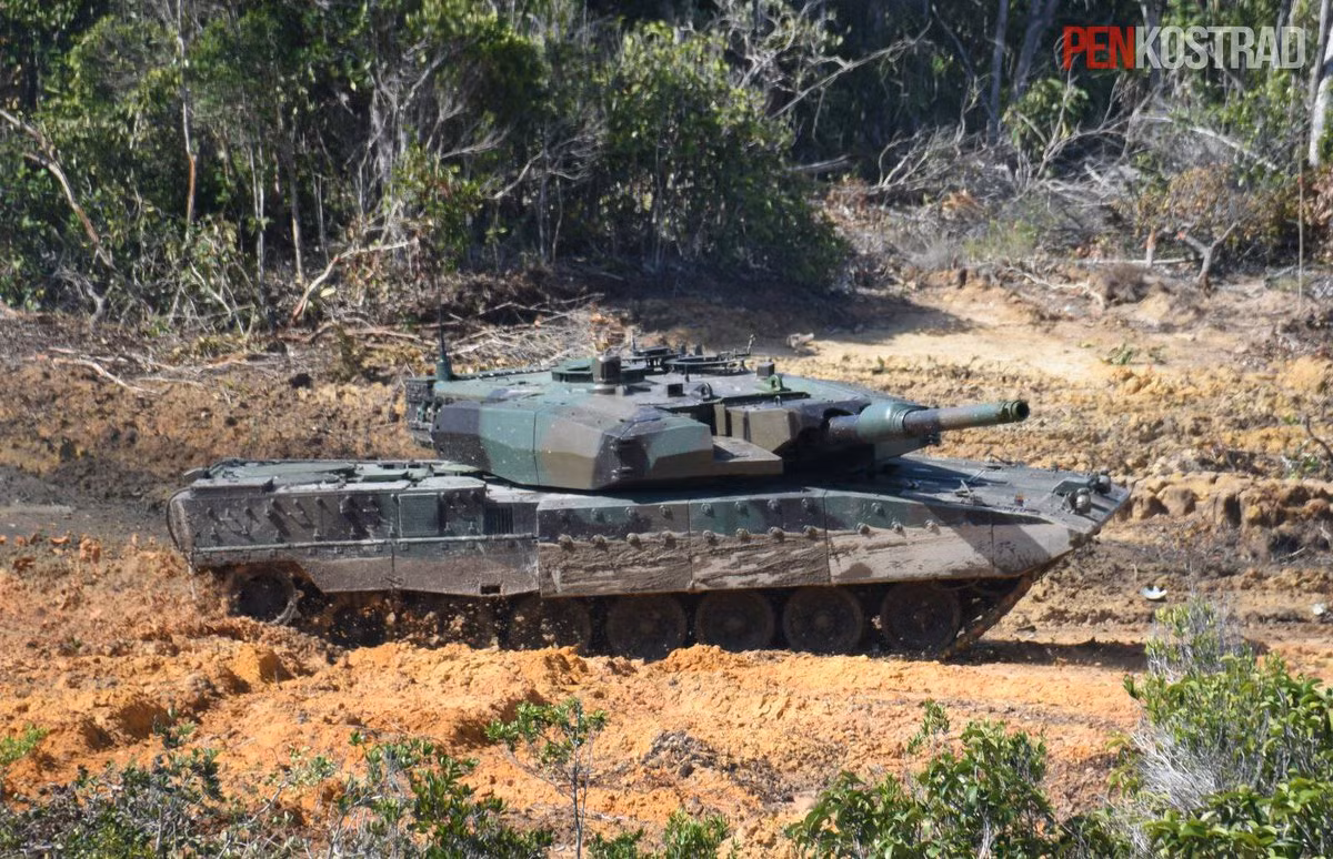 Hệ thống điều khiển hỏa lực kiểu mới còn cho phép Leopard 2RI có khả năng bắn các loại đạn điều khiển điện tử có thể kích nổ trên không làm tăng độ sát thương đối với bộ binh địch đang ẩn nấp dưới chiến hào hoặc sau vật cản. Nguồn ảnh: Chosul.