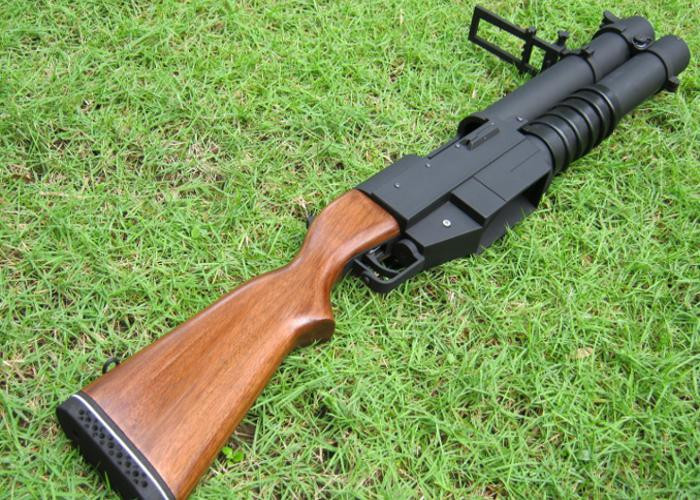 China Lake là loại súng phóng lựu bắn nhiều lần do Trung tâm vũ khí hải quân China Lake thiết kế. Súng được thiết kế vào năm 1967, trang bị vào năm 1968. Điều đáng nói lả chỉ có khoảng 50 khẩu được sản xuất trong suốt giai đoạn từ 1968 - 2009. Nguồn ảnh: Arnies