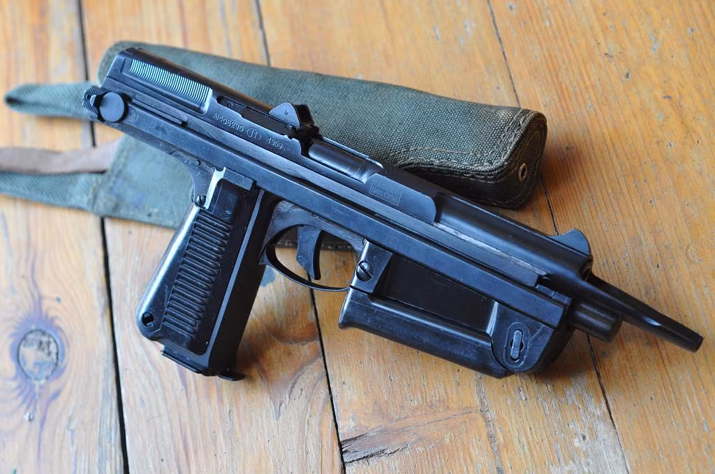 Tuy được ưa chuộng ngay từ những ngày đầu súng ra đời bởi tốc độ bắn cao, nhỏ gọn, dễ sử dụng, nhưng súng cũng chỉ thích hợp để trang bị cho các đơn vị cảnh vệ, cảnh sát, lực lượng đặc nhiệm, biệt kích hoặc lính tăng. Nguồn ảnh: popgun