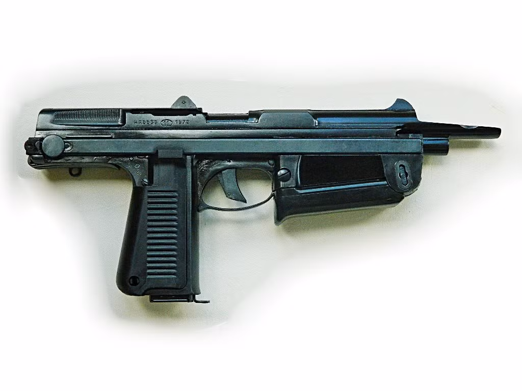 Súng sử dụng cỡ đạn tiêu chuẩn của súng ngắn Liên Xô là 9 x 18mm Makarov. Nguồn ảnh: Lock