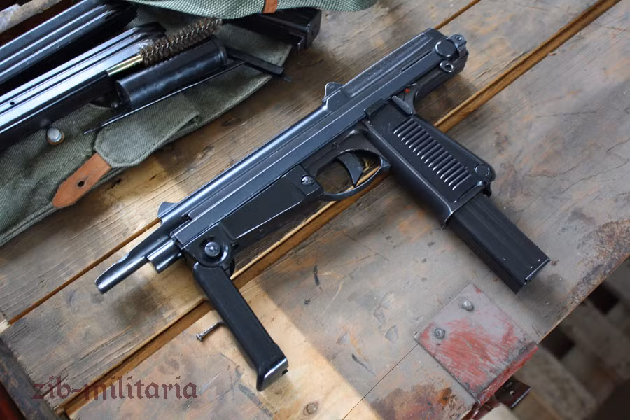 Vẻ mỏng manh nhưng đầu sức mạnh của khẩu súng chết người này này. Nguồn ảnh: zib-militaria