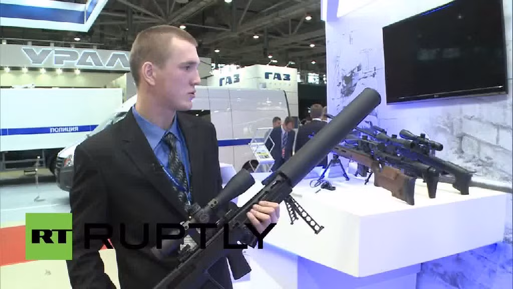 Với chiều dài này, súng khá dễ dàng cất giấu và cơ động cho các đơn vị đặc biệt khi thực thi nhiệm vụ. Nguồn ảnh: LiveLeak