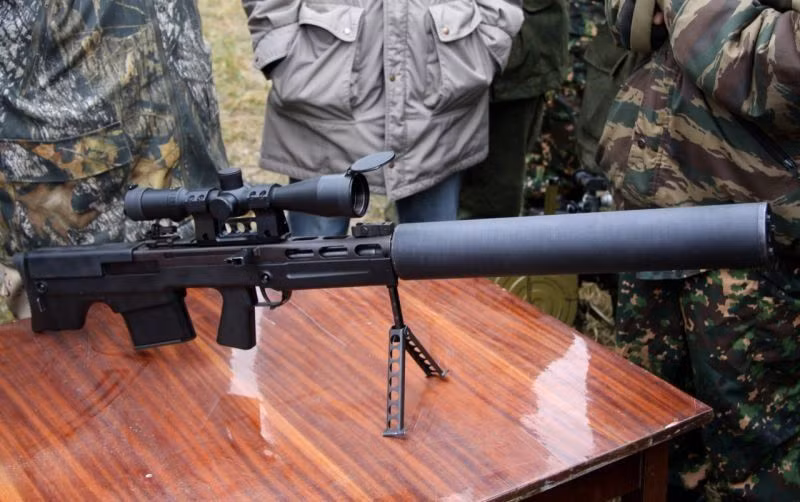 Súng được phát triển bởi nhà thiết kế TsKIB SOO vào năm 2002. Súng được thiết kế dạng bullpup và then trượt kéo dài thẳng. Nguồn ảnh: Encyclopedia