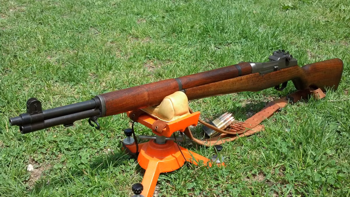 Cụ thể, thời kỳ phát xít Nhật chiếm đóng Việt Nam và nhiều nước Đông Nam Á, lực lượng tiền thân của QĐND Việt Nam năm 1944-1945 được OSS (tiền thân của CIA) viện trợ một số lượng nhỏ M1 Garand để chống Nhật với tư cách là một đồng minh. Nguồn ảnh: imgur