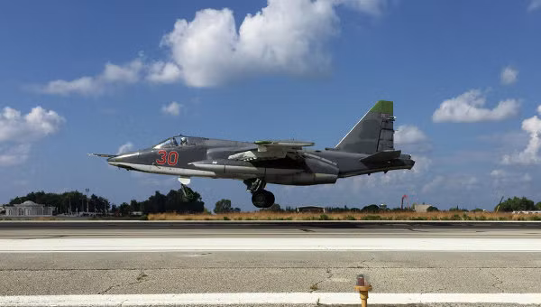 Cường kích Su-25 được Không quân Nga đưa tới Syria từ tháng 9 năm 2015 và chỉ trong khoảng thời gian 6 tháng tham chiến tại Syria những chiếc Su-25 đã thực hiện tới 1600 phi vụ không kích. Còn số này hiện nay có thể đã lên tới hơn 3.000 phi vụ. Nguồn ảnh: Ria.