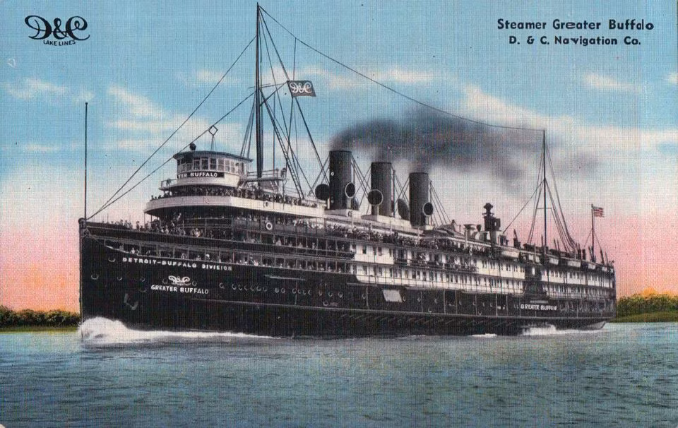 Tương tự, tàu sân bay USS Sable cũng được Hải quân Mỹ "độ" lại từ con tàu du lịch mang tên Greater Baffalo. Hải quân Mỹ đã mua lại con tàu này với giá 3,5 triệu USD, tương đương với giá 49 triệu USD theo tỷ giá hiện tại để hoán cải nó thành một con tàu sân bay. Nguồn ảnh: Wiki.