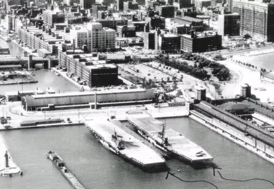 Số phận của hai con tàu sân bay này dường như đã được an bài ngay từ khi còn nằm trên giấy. Ngay sau khi chiến tranh thế giới thứ hai kết thúc, cả hai con tàu đều được dỡ ra lấy sắt vụn. Hai con tàu sân bay được thả trong hồ lần đầu tiên và duy nhất trong lịch sử hàng hải thế giới cũng đã kết thúc số phận của mình trong chính hồ Michigan. Ảnh: Hai tàu sân bay USS Wolverine và USS Sable nằm cạnh nhau chờ bị tháo vụn. Nguồn ảnh: Military.