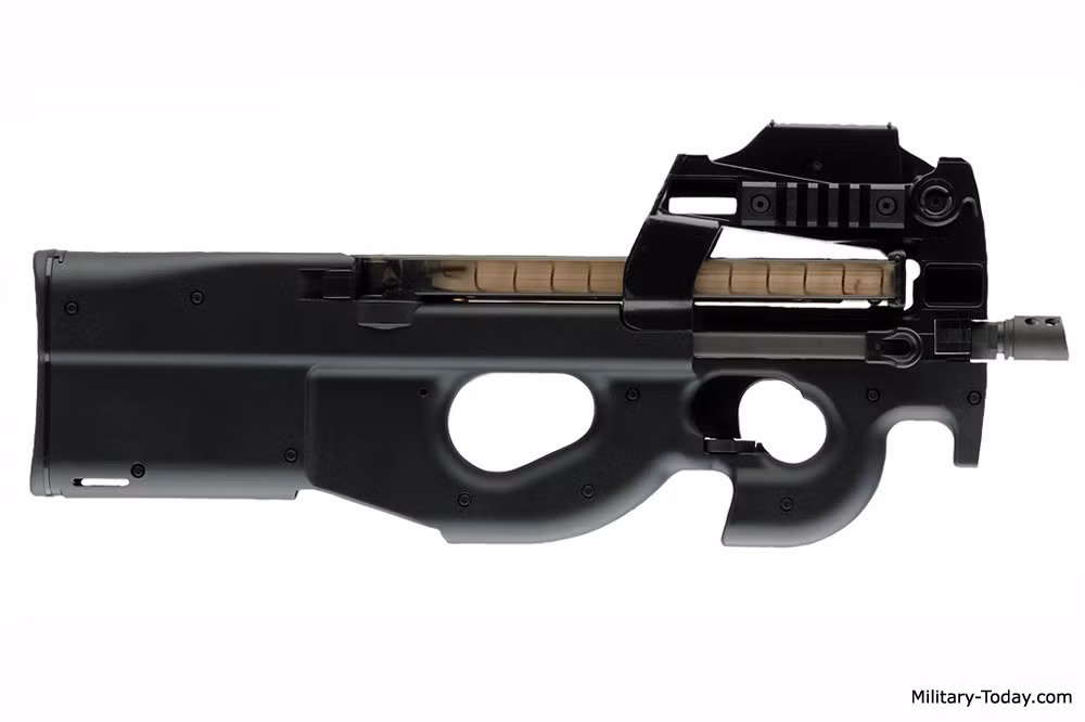 Vị trí tiếp theo là một đại diện đến từ Bỉ, khẩu FN-P90, đây là khẩu súng đang được ưa thích nhất hiện nay, dễ cất giấu, hoạt động ổn định, lượng đạn lớn, đặc biệt là khả năng xuyên giáp cực đỉnh của nó, biến súng là nỗi ác mộng của bất mục tiêu nào bị chúng nhắm tới cho dù có mặc giáp. Nguồn ảnh: Military Today
