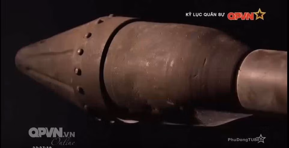 Mẫu vũ khí uy lực thứ hai của ngành quân khí Việt Nam trong thời gian kháng chiến chống Pháp chính là những khẩu súng không giật SKZ. Với khẩu súng không giật này, không những xe tăng, thiết giáp mà cả lô cốt, công sự kiến cố nhất của Pháp cũng có thể bị đánh bật một cách đơn giản chỉ bằng vài phát bắn. Nguồn ảnh: QPVN.