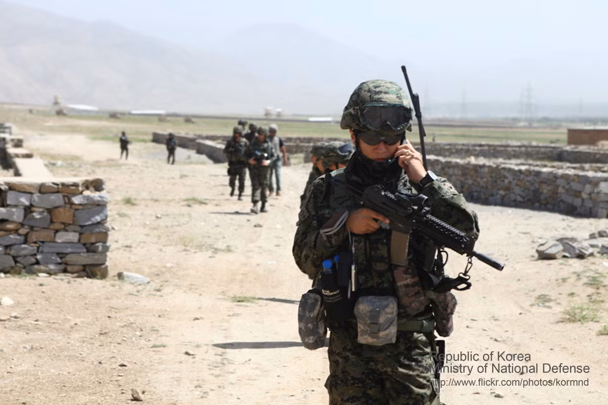 Sơ tốc đầu đạn 835m/s, tầm bắn hiệu quả của súng khoảng 300 - 400m. Súng sử dụng hộp tiếp đạn 30 viên. Nguồn ảnh: Reddit