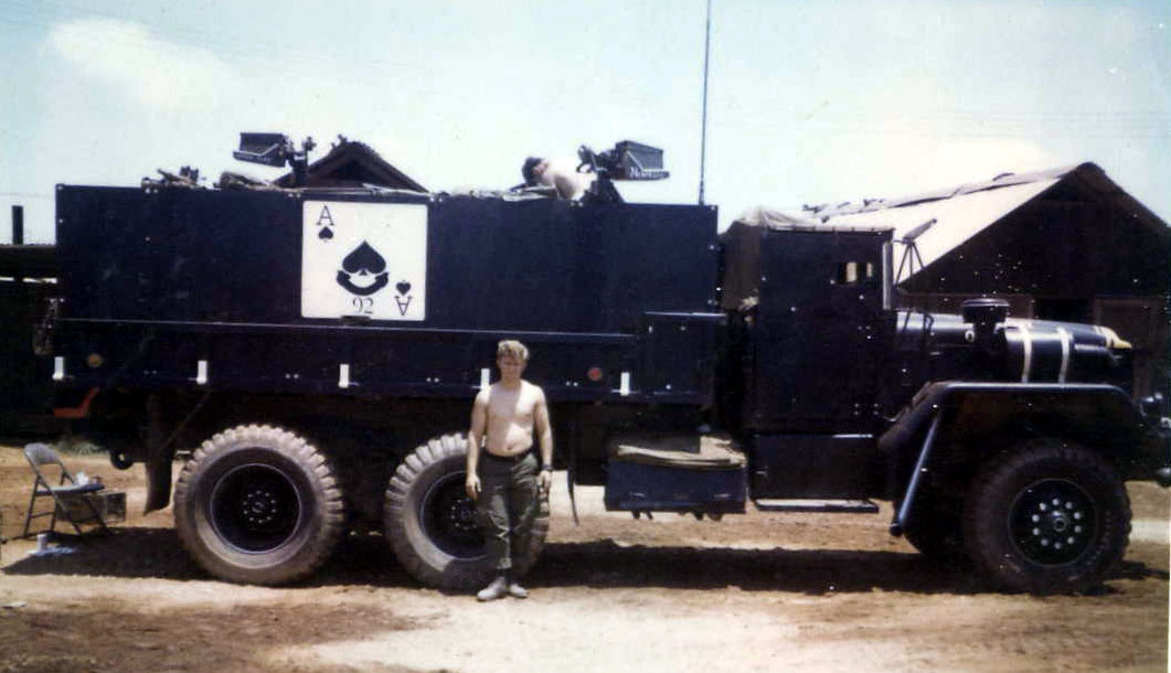 Tuy nhiên, vào giai đoạn giữa và sau của cuộc chiến tranh ở Việt Nam, việc sử dụng các loại xe tải hỏa lực này đã dần bộc lộ được nhiều điểm hạn chế. Nguồn ảnh: Guns.