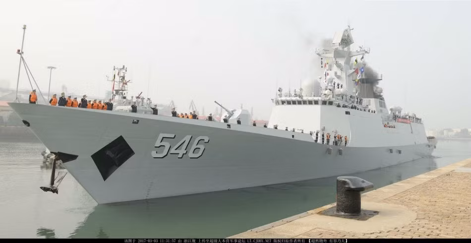 Tàu hộ vệ tên lửa Type-054A số hiệu 546 chuẩn bị rời cảng trong một sứ mệnh. Theo các nguồn tin không chính thức, khoảng 25 tàu đã được đưa vào sử dụng trong Hải quân Trung Quốc. Ảnh: Sina