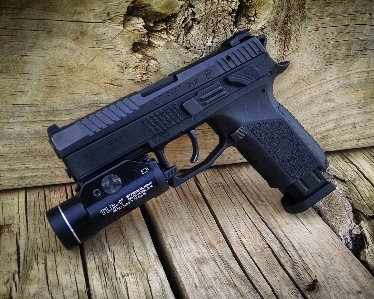 Hiện có hơn 20 chục quốc gia trang bị loại súng này cho các đơn vị chấp pháp của mình, đáng kể nhất cả những cường quốc công nghệ quân sự như Mỹ, Nga và Israel cũng trang bị hạn chế loại súng này. Nguồn ảnh: r3dd