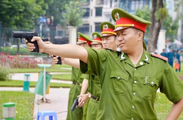 Đáng chú ý, lực lượng Công an Việt Nam đang có trong tay loại vũ khí nguy hiểm này. Chúng được trang bị cho một số đơn vị chấp pháp trong đó có Cảnh sát cơ động. Nguồn ảnh; CAND