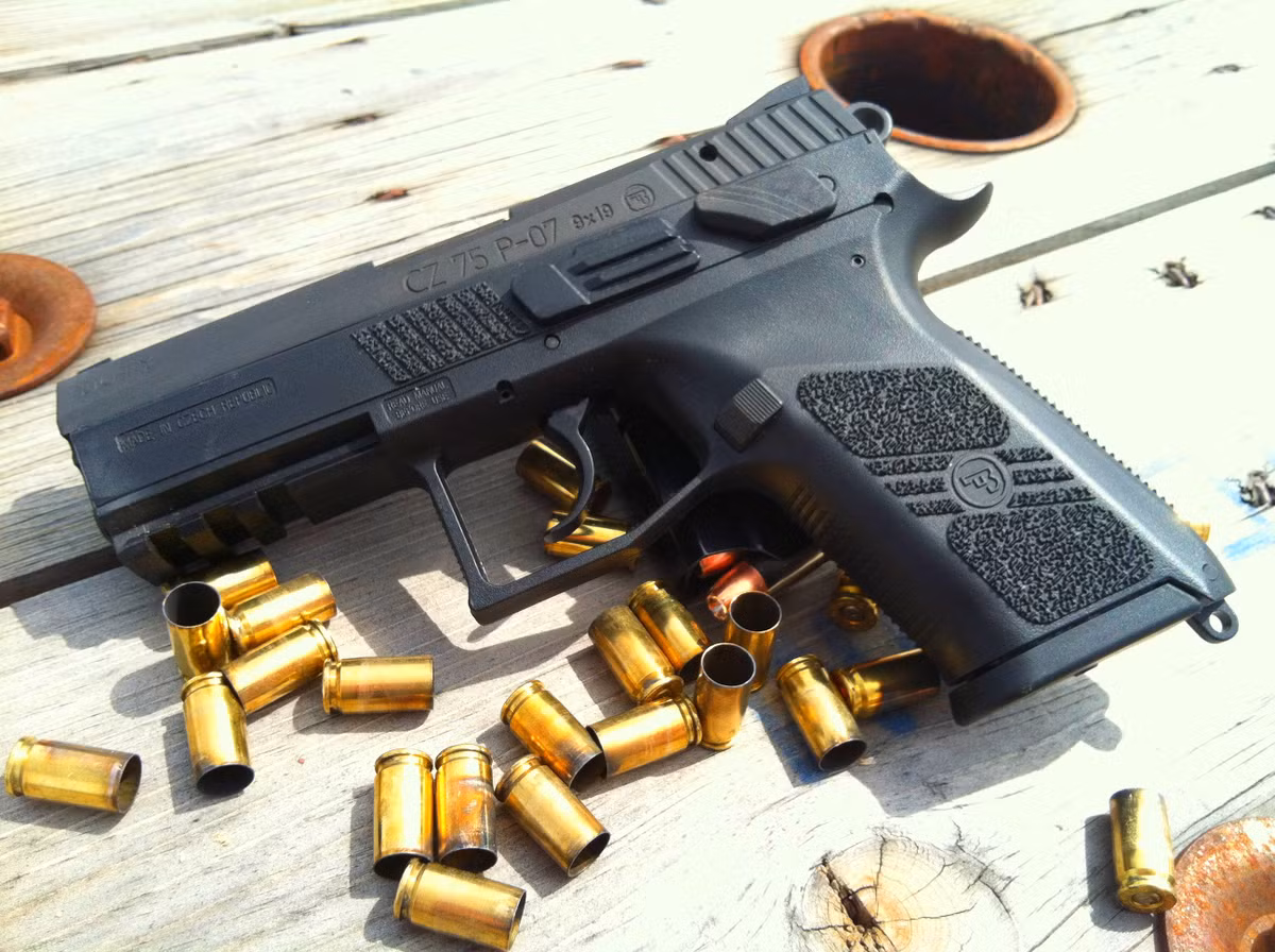 Súng dùng loại đạn 9mmx19mm. Sơ tốc đầu nòng đạt 353m/s, tầm bắn hiệu quả 55mm. Nguồn ảnh: The Truth About Guns