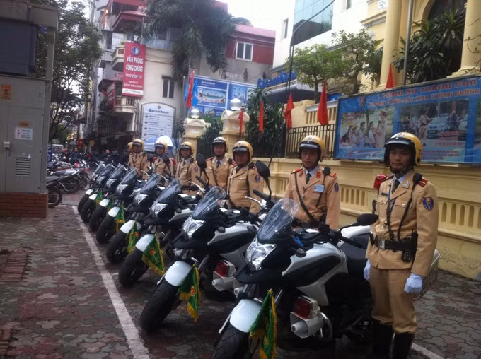 CSGT Ha Noi ra quan 100% phuc vu Dai hoi Dang 12-Hinh-2