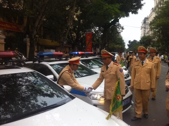 CSGT Ha Noi ra quan 100% phuc vu Dai hoi Dang 12-Hinh-3
