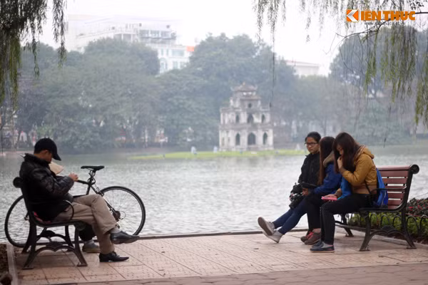 Biết tin "cụ" Rùa qua đời nhiều người ở Hà Nội (không kể lứa tuổi) rất buồn bã. Nhiều người vẫn mong chờ một dịp nào đó có thể được tận mắt nhìn thấy "cụ" Rùa nổi lên mặt hồ Gươm... nhưng không có cơ hội nữa.