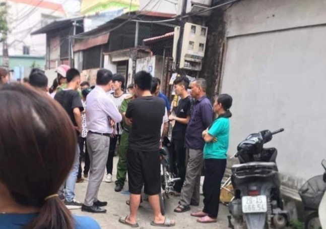  Cô gái đâm 3 thanh niên thương vong trong đám cưới: Ngày 9/5, nhà trai ở xã Phụng Thượng đến đón dâu ở xã Hiệp Thuận (huyện Phúc Thọ, TP Hà Nội). Lúc này, N.N.L. (SN 2007 ở xã Tam Hiệp, huyện Phúc Thọ) là người quen bên nhà cô dâu va chạm với nhóm thanh niên nhà chú rể. Khi nhà trai đón dâu về xã Phụng Thượng, 2 nhóm thanh niên tiếp tục xảy ra mâu thuẫn dẫn đến xô xát. Chứng kiến vụ việc, Hồ Thị Bích (SN 1996, ở xã Phụng Thượng, huyện Phúc Thọ) dùng dao gấp đâm 3 thanh niên khiến 1 người tử vong, 2 người bị thương. 