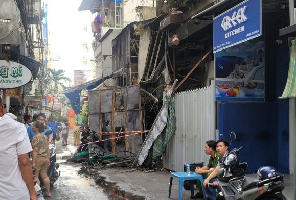  Cháy nhà ở Nha Trang, 3 ông cháu tử vong: Khoảng 0h20 ngày 10/6, một vụ cháy nhà xảy ra trong hẻm số 11 đường Nguyễn Thiện Thuật (TP Nha Trang). Ngay sau khi xảy ra cháy, lực lượng cứu nạn nhanh chóng có mặt đã giải cứu được 6 người, gồm 3 người lớn, 3 trẻ nhỏ trong vụ hỏa hoạn. Tuy nhiên, 2 bé gái (5 tuổi và 8 tuổi, là chị em ruột) và một cụ ông 70 tuổi trong căn nhà cháy đã tử vong. 