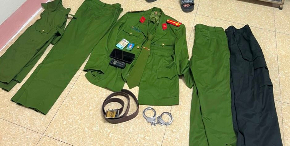 Lao Cai: Gia danh cong an lua dao 1,4 ty dong-Hinh-2