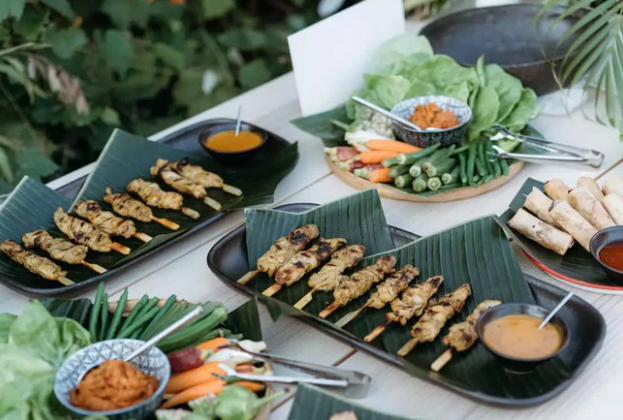 5 thuc pham quen thuoc trong tiec tat nien de gay day bung, kho tieu