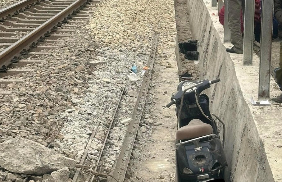 Tai nạn tàu hỏa khiến hai người tử vong tại chỗ ở Hà Nội Tai nan tau hoa khien hai nguoi tu vong tai cho o Ha Noi