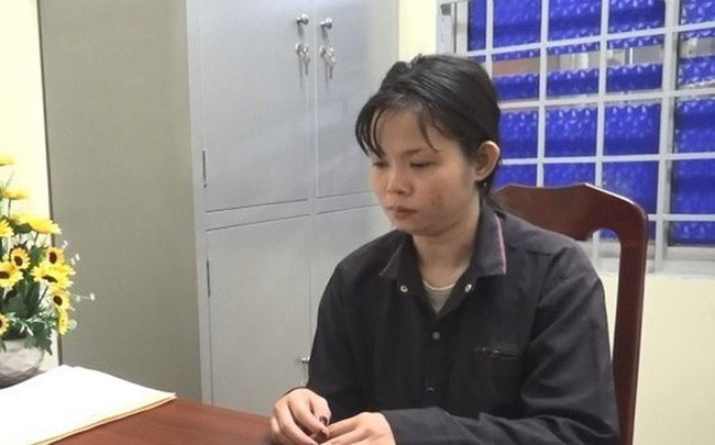  Mẹ đánh con 13 tháng tuổi tử vong: Tối 16/5, sau khi kết thúc công việc tại quán karaoke, Thảo về nhà trọ ở khu phố 2, phường Tân Định, thị xã xã Bến Cát, tỉnh Bình Dương. Thấy con quấy khóc, Thảo đưa võng ru con nhưng bé vẫn không nín. Bực tức, người phụ nữ này đã dùng tay đánh nhiều lần vào người con trai cho đến khi bé không khóc nữa. Đến khoảng 23h cùng ngày, khi thức dậy để nấu mì tôm ăn, Thảo phát hiện bé không còn thở, người đã tím tái. Thảo hốt hoảng bế con nhờ người đưa đến bệnh viện cấp cứu, nhưng bé đã tử vong. Khai với công an, Thảo đã thừa nhận hành vi đánh con, đồng thời cho biết trước khi về nhà có uống bia với khách ở quán karaoke nên không còn được tỉnh táo. Trước đó 2 ngày, Thảo còn sử dụng ma túy đá.