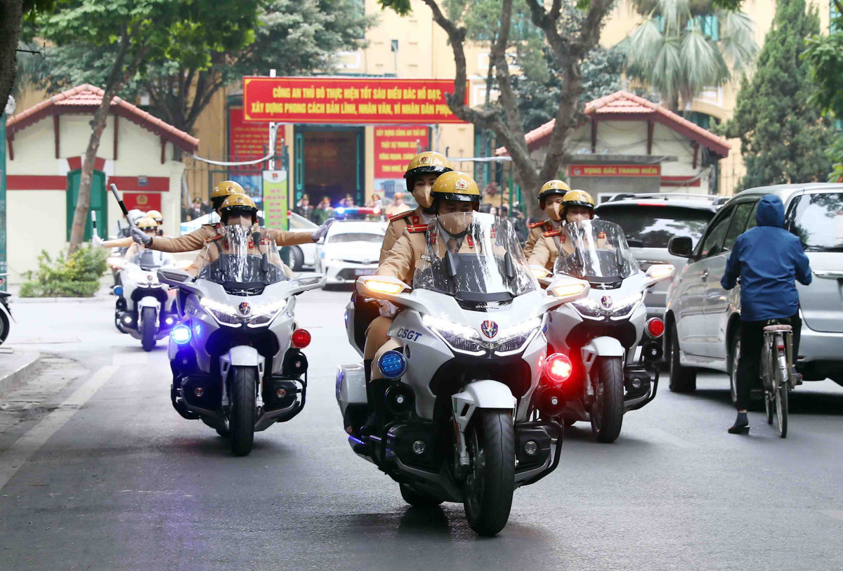 7. Đổi mới mạnh mẽ quản lý Nhà nước về an ninh, trật tự. Tạo chuyển biến về chất trong chấp hành pháp luật về trật tự, an toàn giao thông, được nhân dân đồng tình, ủng hộ, đánh giá cao. (Ảnh minh họa) 