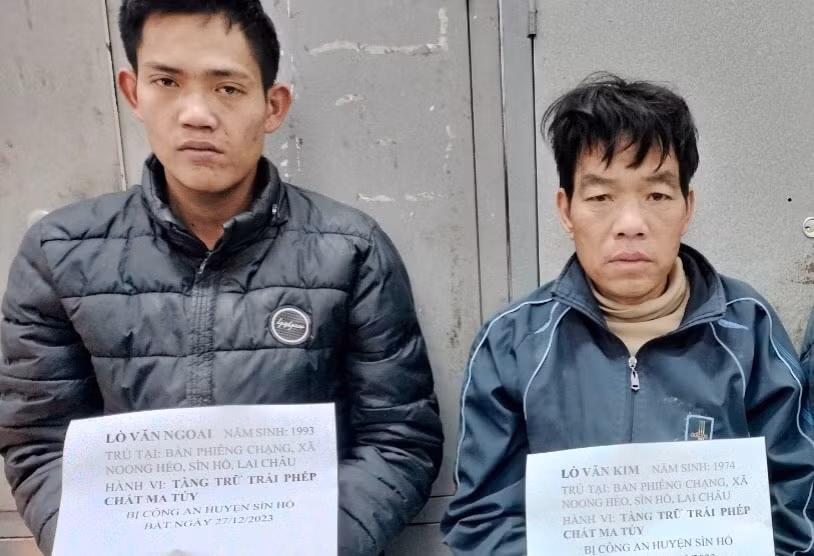 Bat 2 ke cho ma tuy vao bao cao su roi nhet vao hau mon