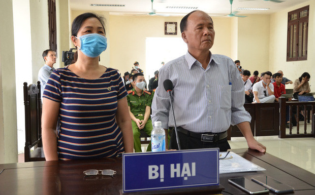 Đến khi ông Tới đến đòi nợ, Lẫm, Quyết khất lần rồi còn tạo dựng ra việc đã trả tiền cho ông Tới thông qua hình thức viết giấy biên nhận nhằm chối bỏ trách nhiệm, nghĩa vụ trả nợ hòng chiếm đoạt số tiền 900 triệu đồng. 