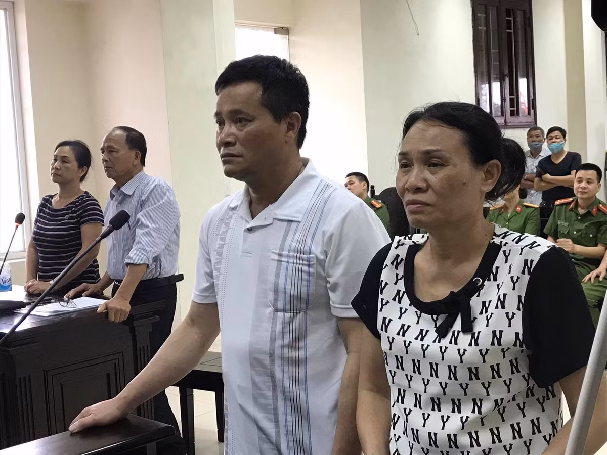 Theo kết luận điều tra, từ năm 2012 đến khi bị khởi tố, bắt tạm giam, Nguyễn Văn Lẫm và Phạm Thị Quyết đã vay của 12 cá nhân cùng Vietcombank chi nhánh Thái Bình với tổng số tiền gần 21 tỷ đồng. Trong đó, có 2 khoản vay 400 triệu và 500 triệu đồng của vợ chồng ông Đỗ Văn Tới, vợ là bà Lê Thị Tuyết, cùng trú tại TP Thái Bình. 