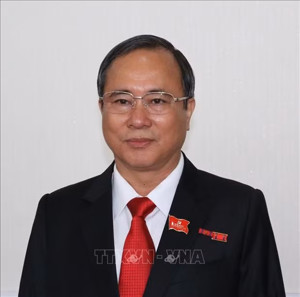 Ông Trần Văn Nam, sinh năm 1963, quê quán xã Bình Mỹ, huyện Bắc Tân Uyên. Ông Nam có trình độ chuyên môn là cử nhân luật... Ảnh: TTXVN